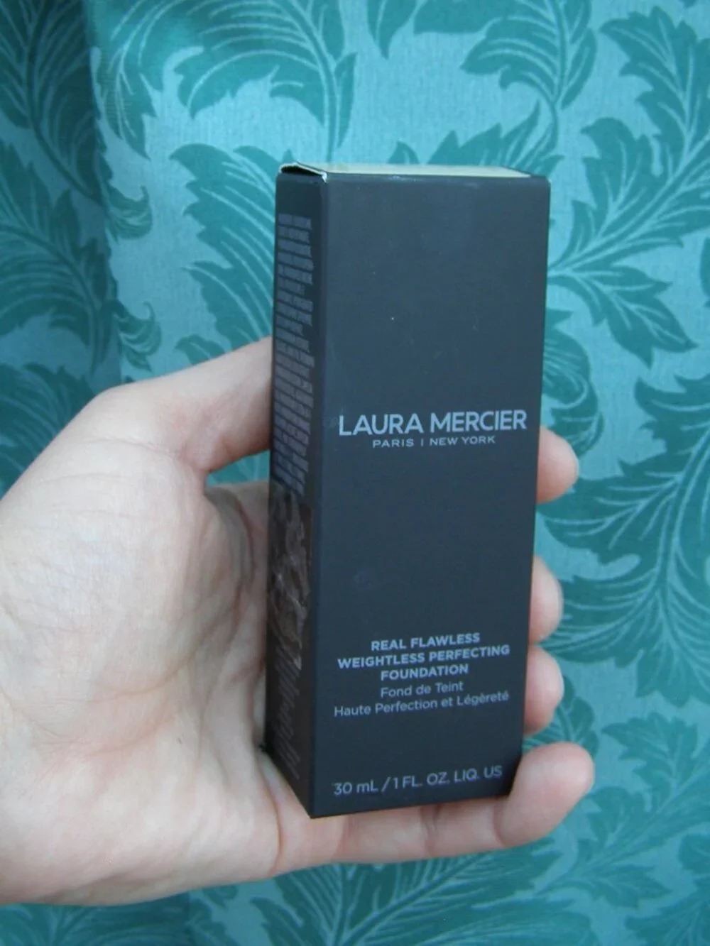 NEW Laura Mercier Real Flawless Foundation